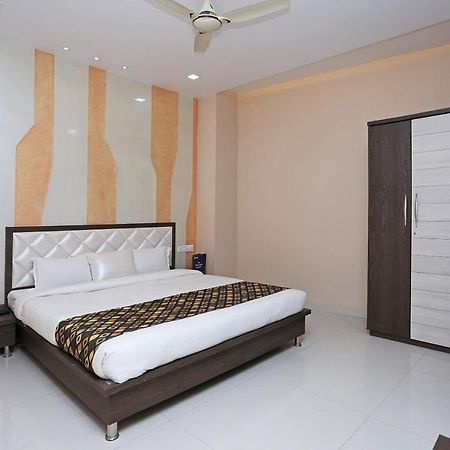 Oyo 10360 Hotel Grand Manoranjan Gorakhpur Dış mekan fotoğraf