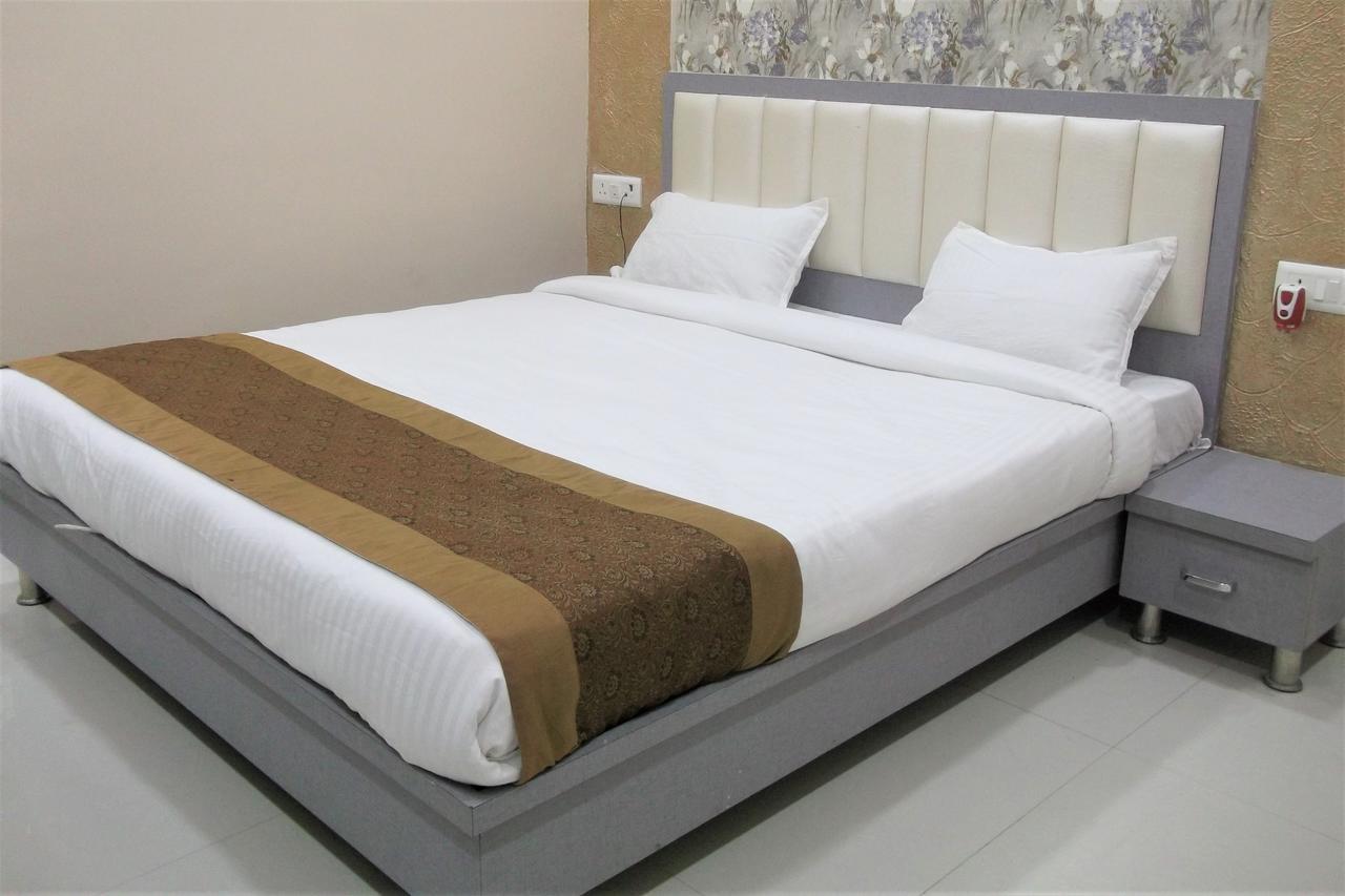 Oyo 10360 Hotel Grand Manoranjan Gorakhpur Dış mekan fotoğraf
