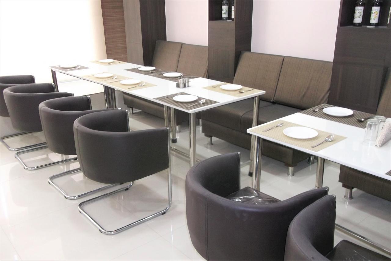 Oyo 10360 Hotel Grand Manoranjan Gorakhpur Dış mekan fotoğraf