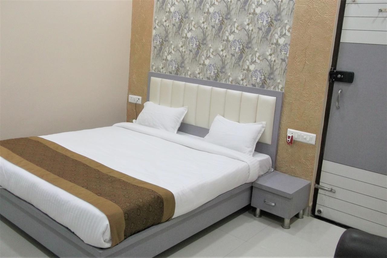 Oyo 10360 Hotel Grand Manoranjan Gorakhpur Dış mekan fotoğraf