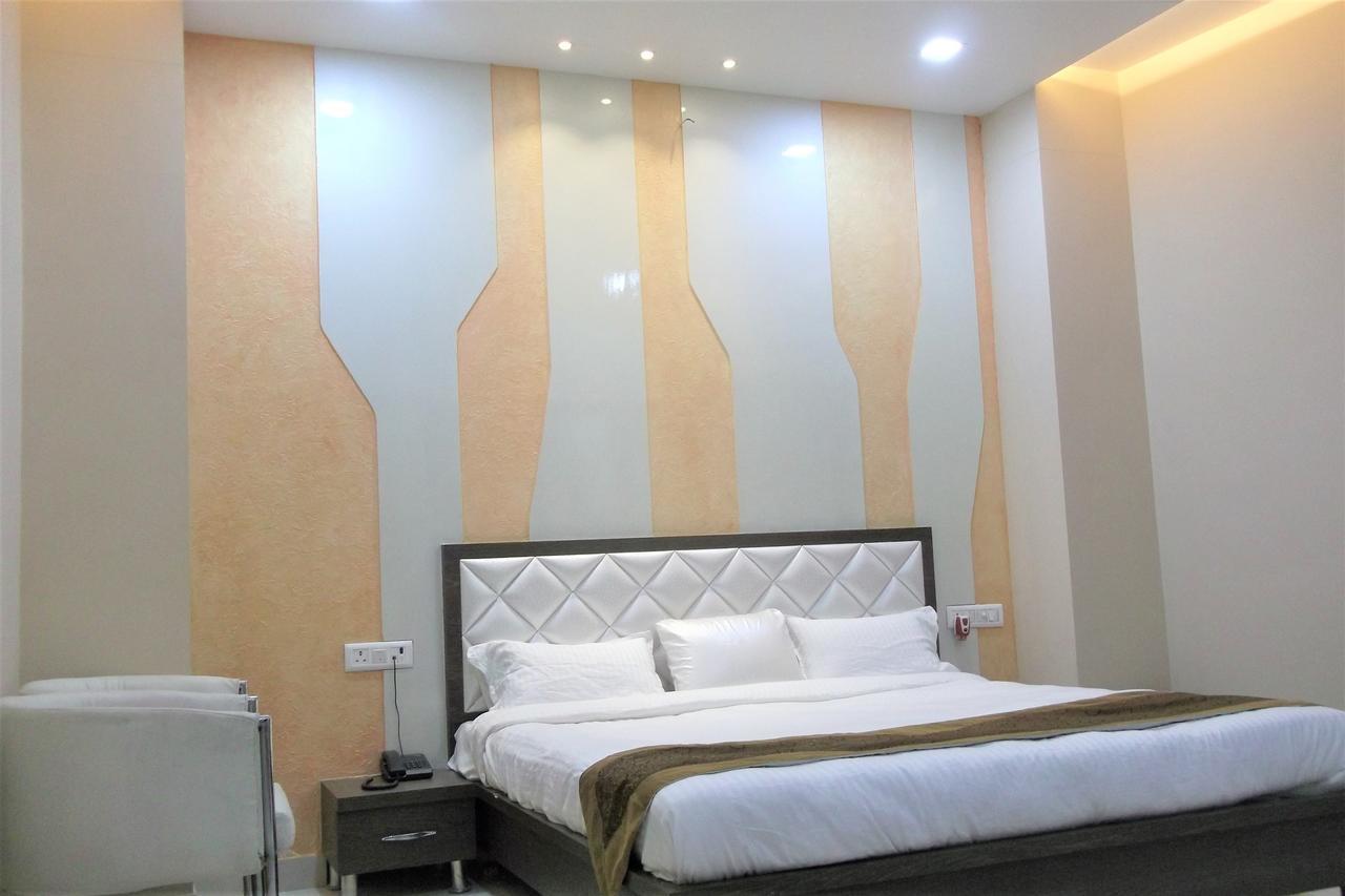 Oyo 10360 Hotel Grand Manoranjan Gorakhpur Dış mekan fotoğraf