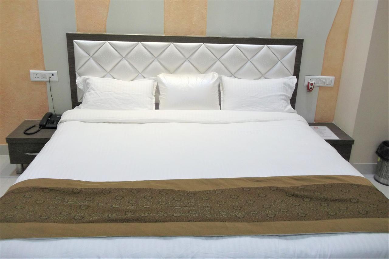 Oyo 10360 Hotel Grand Manoranjan Gorakhpur Dış mekan fotoğraf