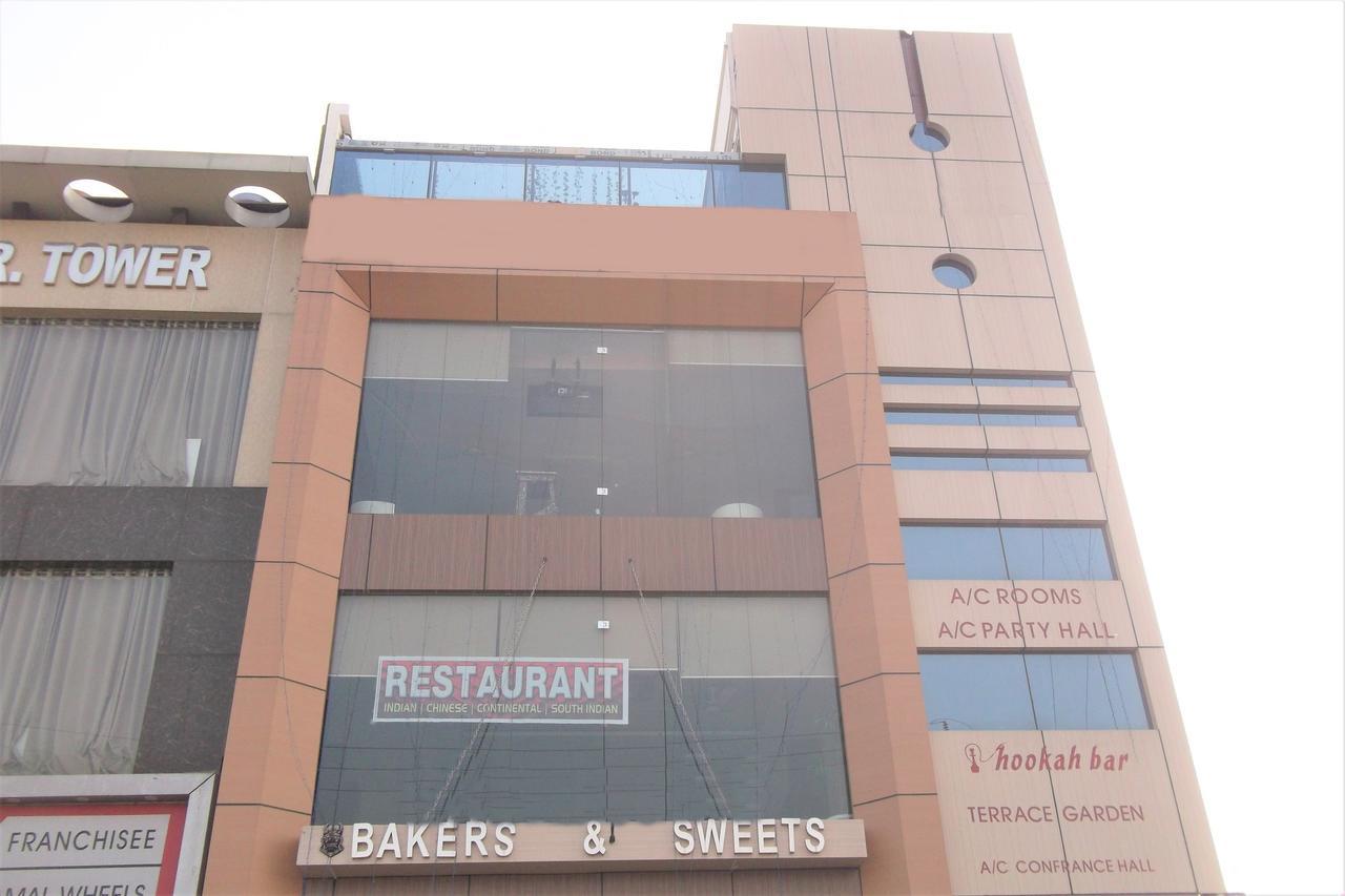 Oyo 10360 Hotel Grand Manoranjan Gorakhpur Dış mekan fotoğraf