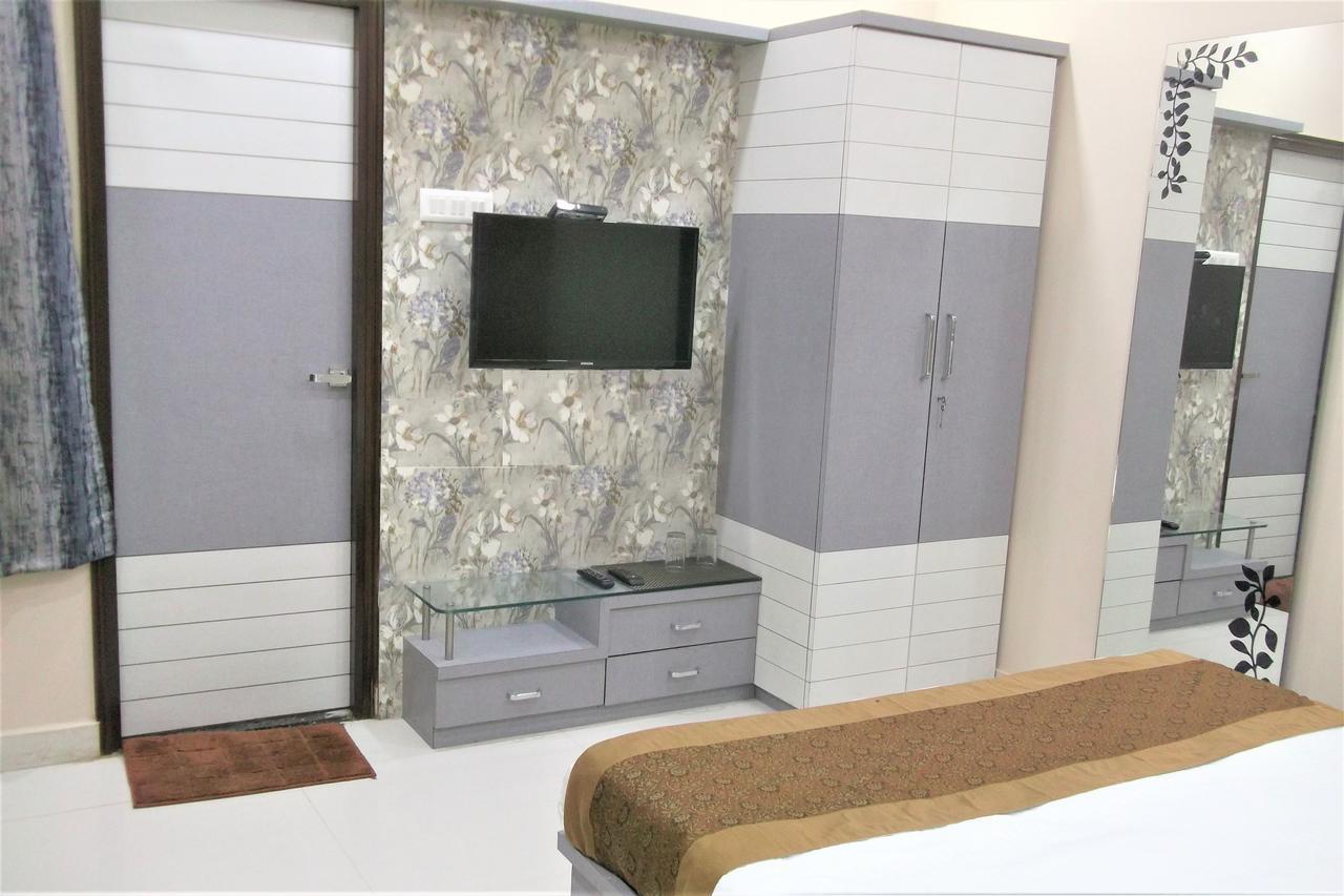 Oyo 10360 Hotel Grand Manoranjan Gorakhpur Dış mekan fotoğraf