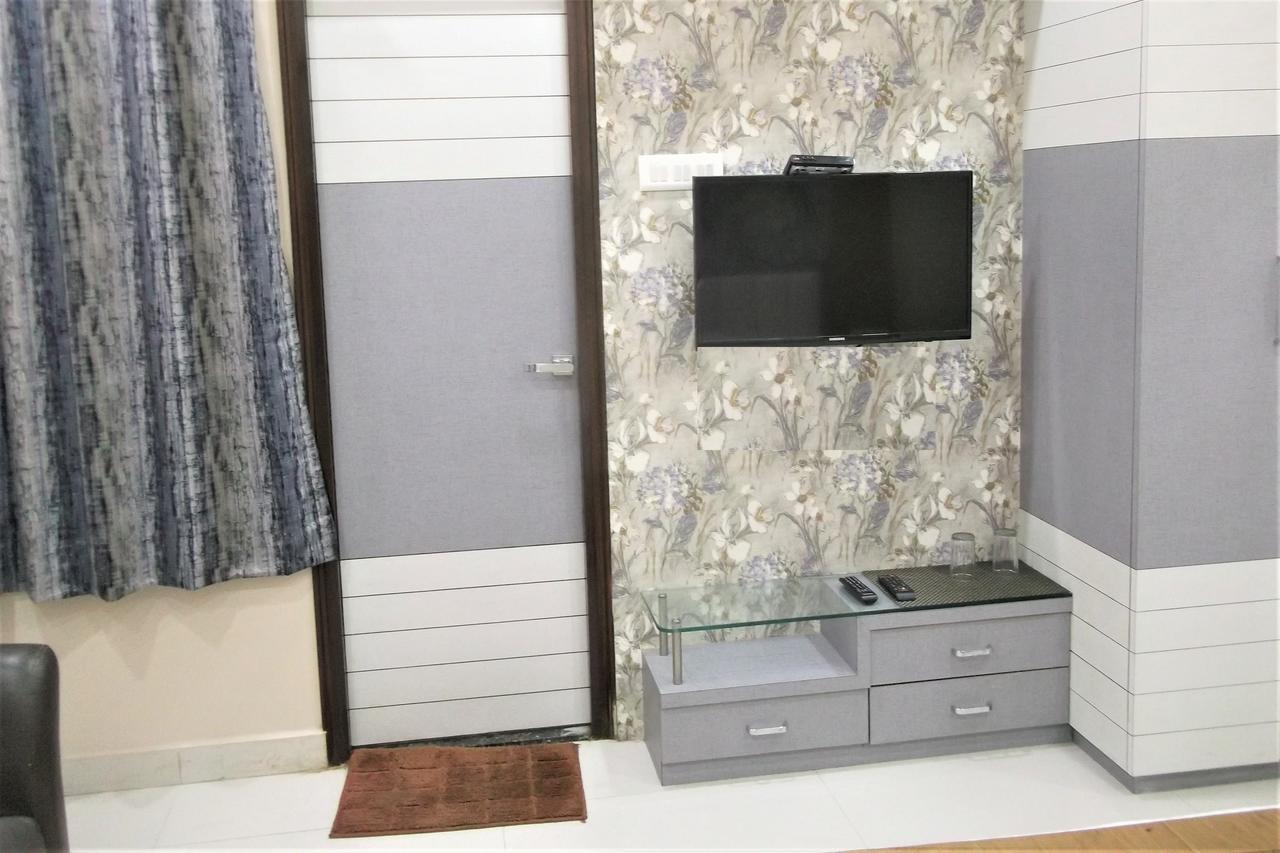 Oyo 10360 Hotel Grand Manoranjan Gorakhpur Dış mekan fotoğraf