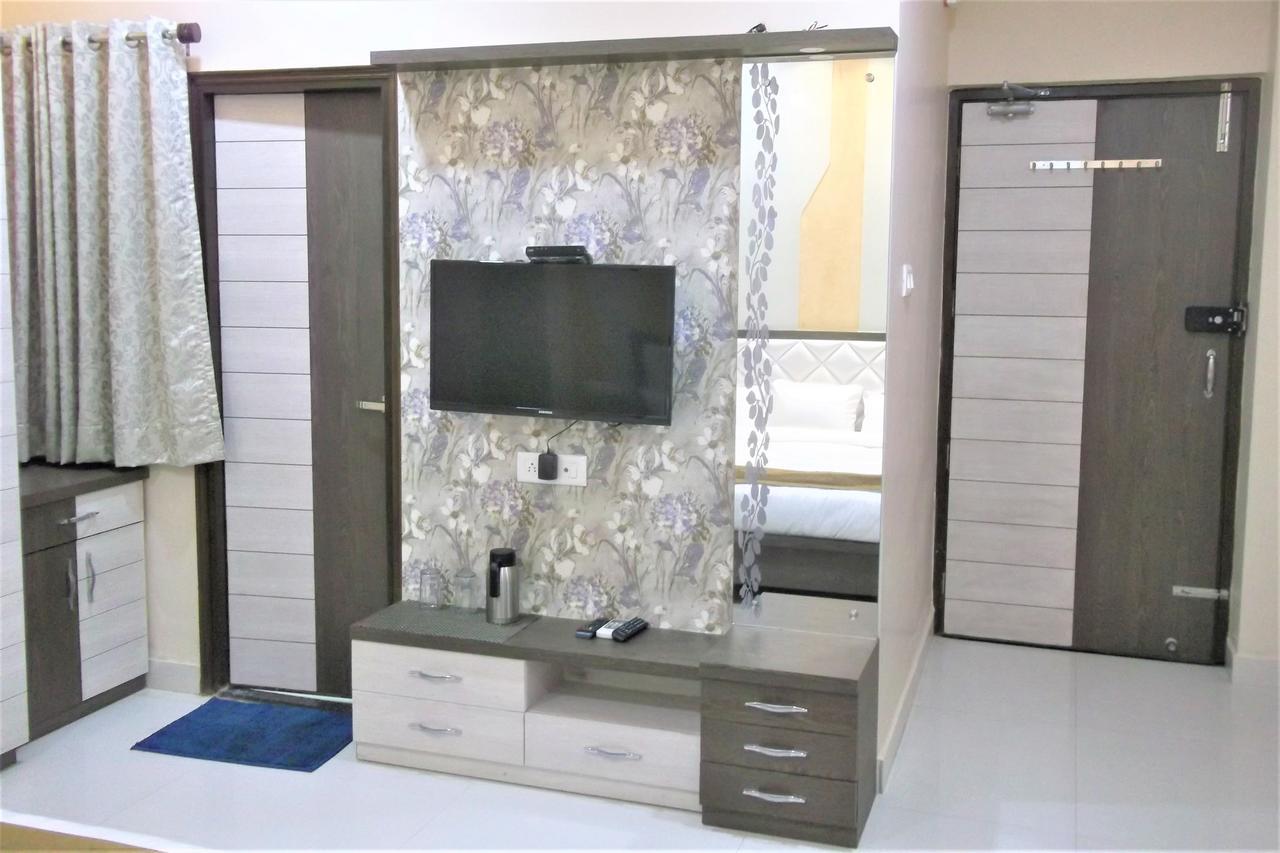 Oyo 10360 Hotel Grand Manoranjan Gorakhpur Dış mekan fotoğraf
