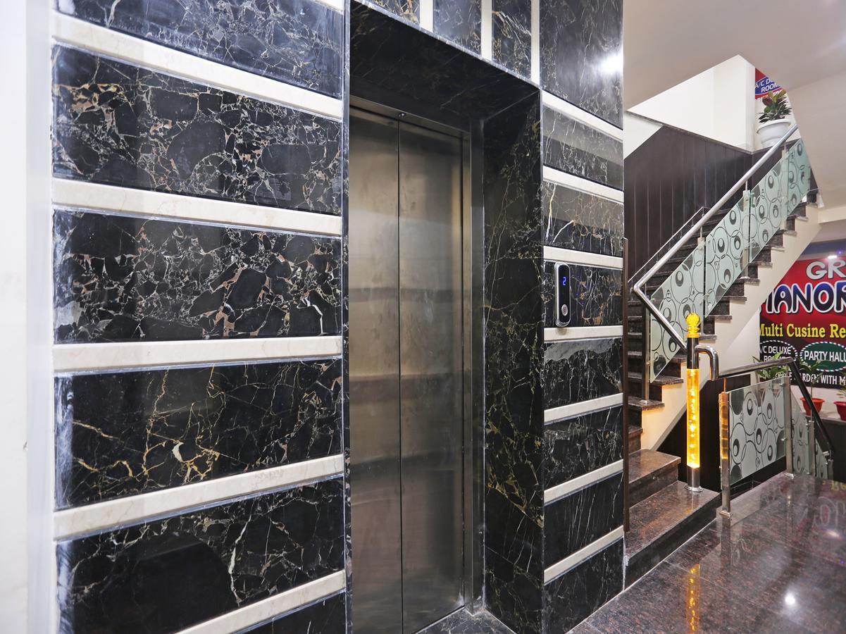 Oyo 10360 Hotel Grand Manoranjan Gorakhpur Dış mekan fotoğraf