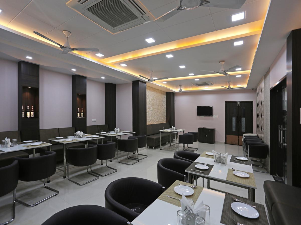 Oyo 10360 Hotel Grand Manoranjan Gorakhpur Dış mekan fotoğraf