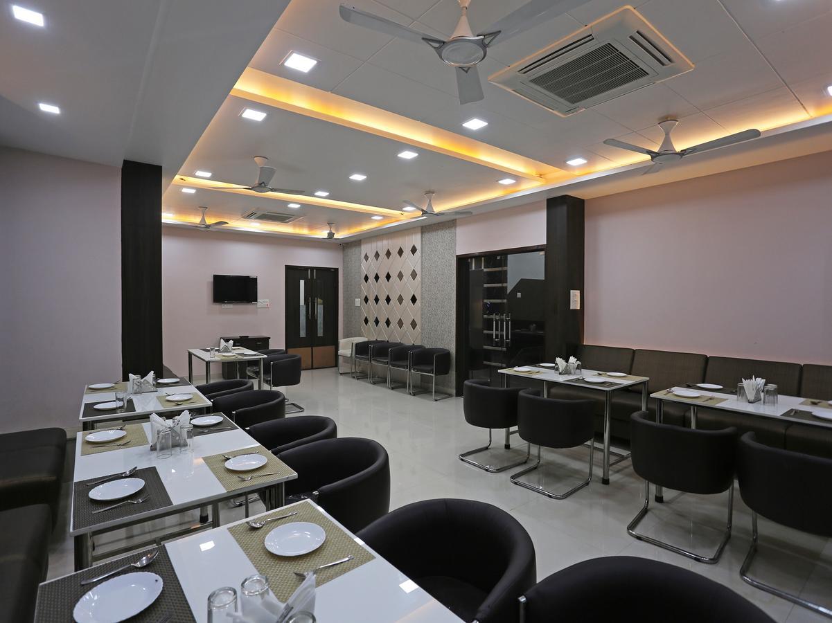 Oyo 10360 Hotel Grand Manoranjan Gorakhpur Dış mekan fotoğraf