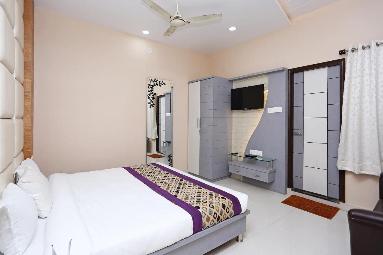 Oyo 10360 Hotel Grand Manoranjan Gorakhpur Dış mekan fotoğraf