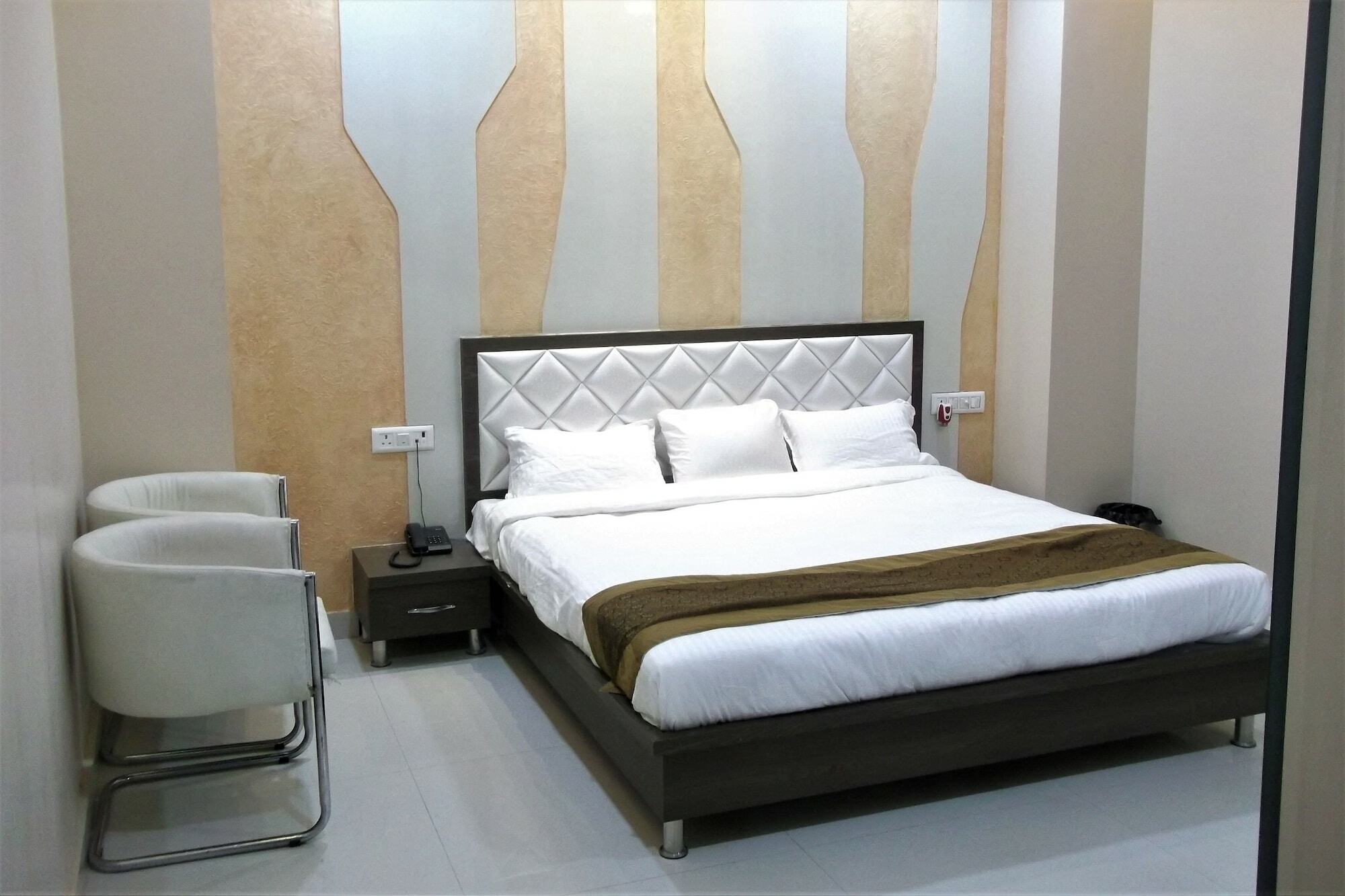 Oyo 10360 Hotel Grand Manoranjan Gorakhpur Dış mekan fotoğraf